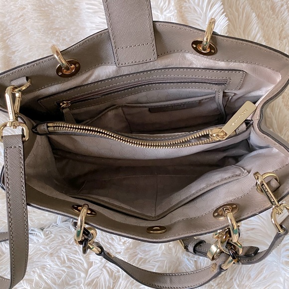 Michael Kors hand bag/crossbody - Picture 3 of 3